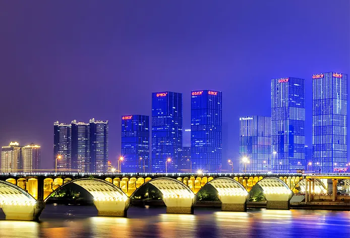 燈光亮化用的水紋投影燈怎么選?亮化公司有什么建議